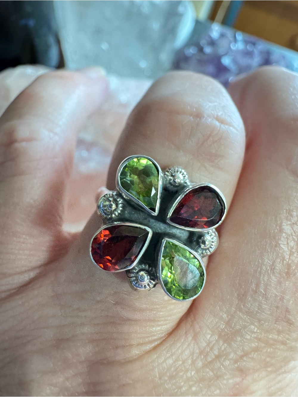 Peridot and Garnet Sterling Silver floral clover Gemstone Ring - Size 7.75 - 8